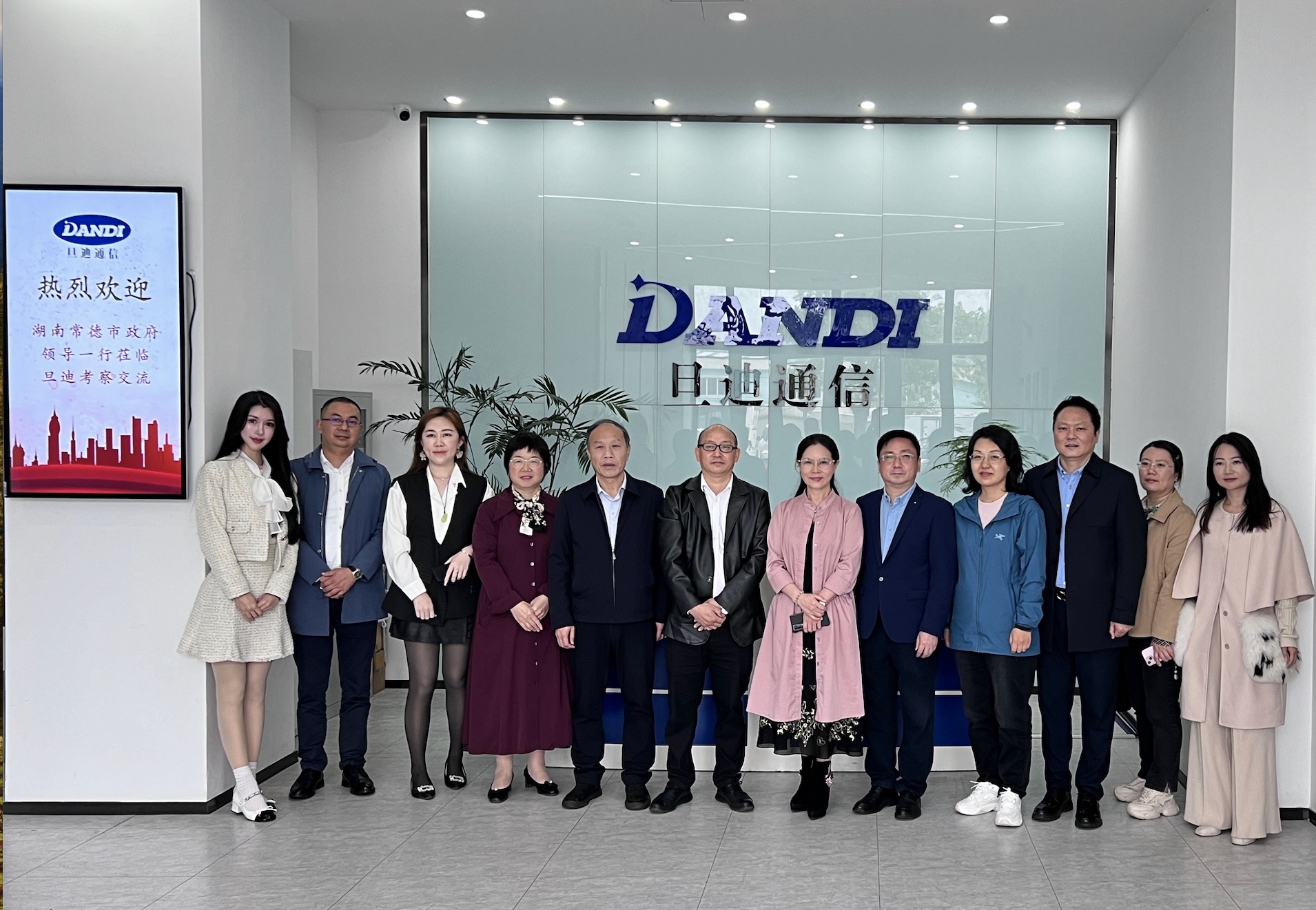 1712909717129182.jpg 前臺合影.jpg